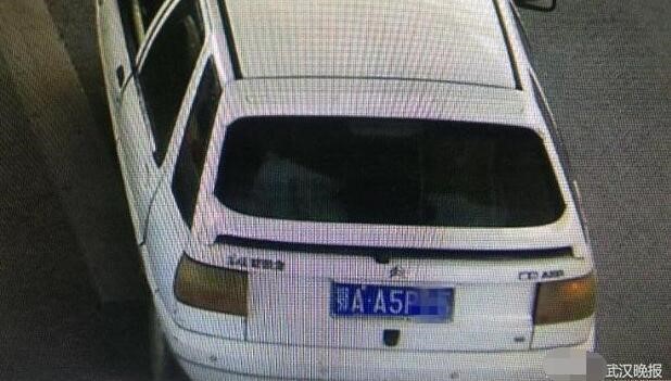 小车莫名冒出多个电子眼 车主报警才知爱车被套牌